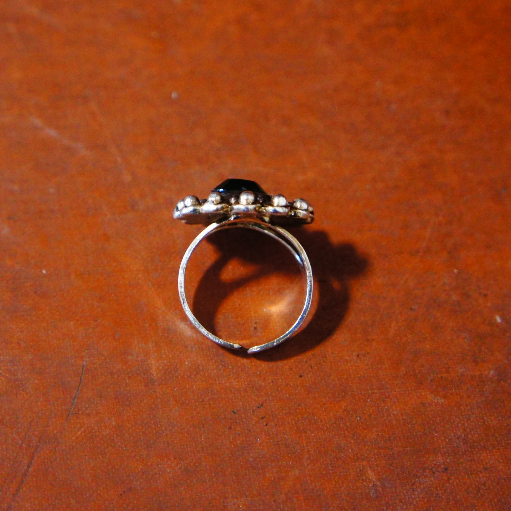 緑の石のリング