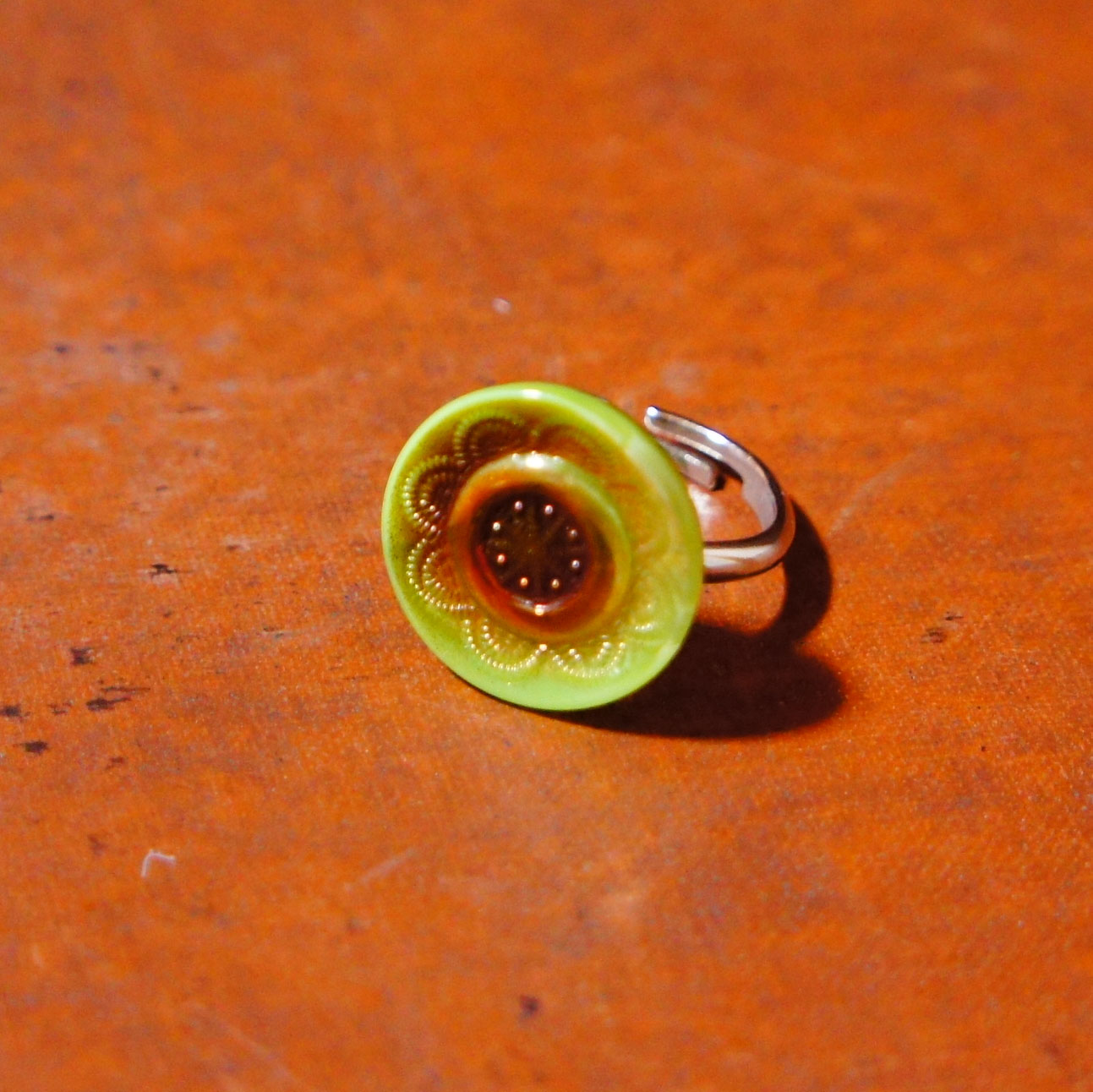 トルコのガラスボタンのリング